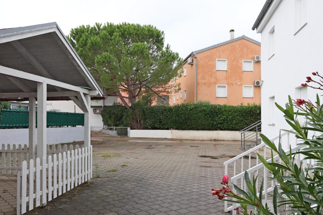 Apartments With A Parking Space Vantacici, Krk - 18476 Malinska Buitenkant foto